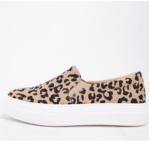 Wholesale **NEW** BOBCAT TAN SLIP ON SNEAKERS